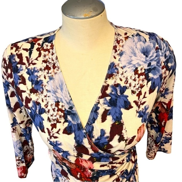 Karen Kane Faux Cross Over Jersey Three Quarter Sleeve Floral Top - Picture 3 of 9